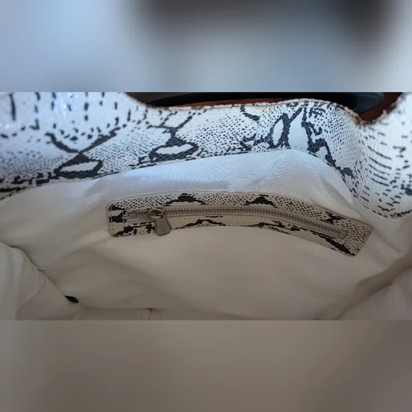 Snakeskin Pattern Handbag - Picture 4 of 7